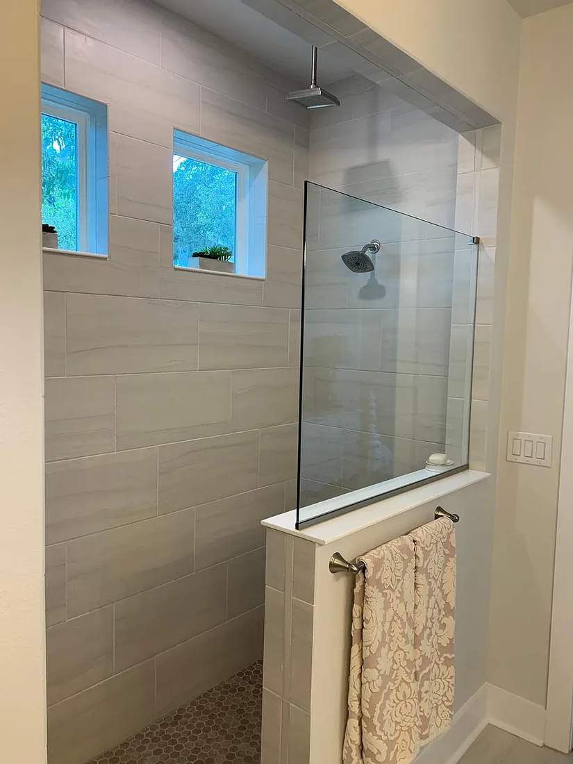 Full bathroom 1