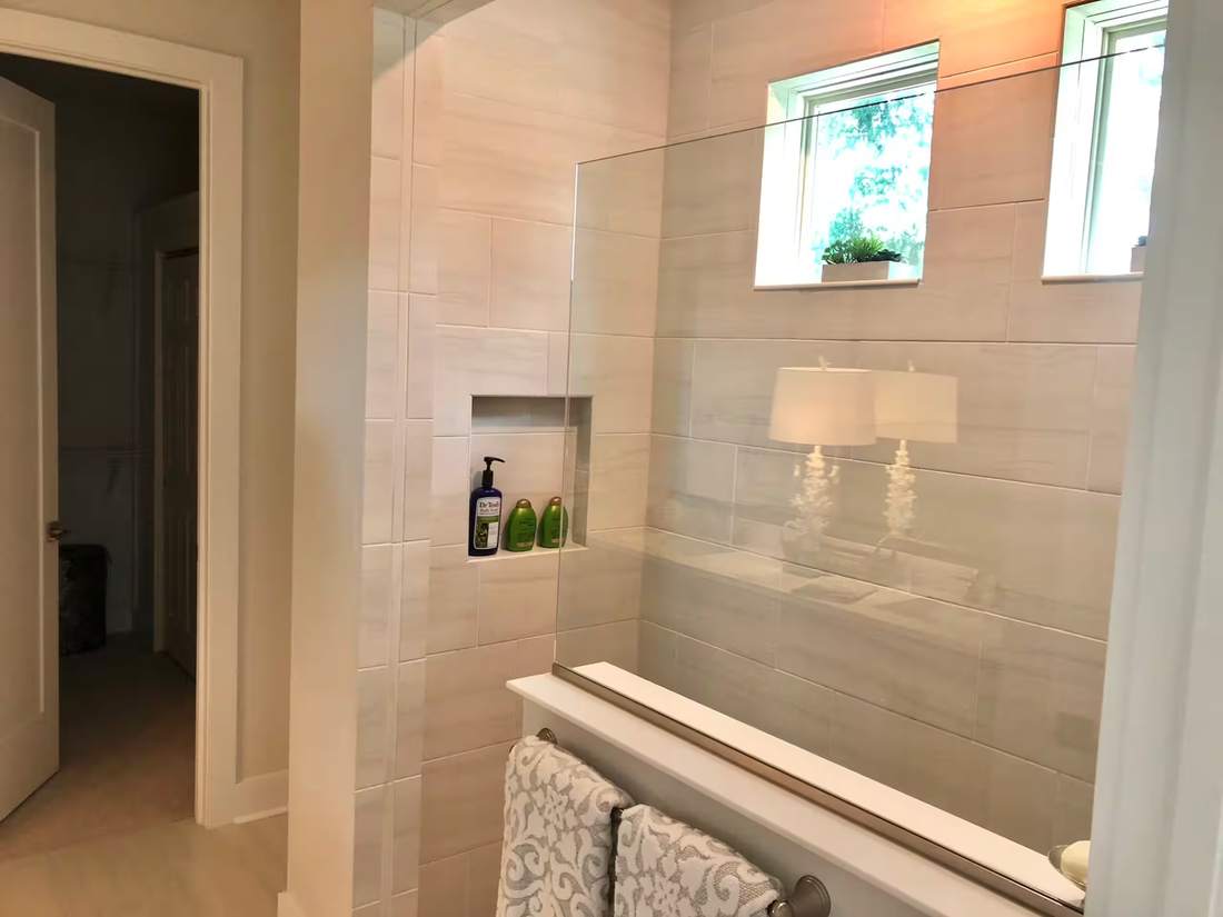 Full bathroom 1